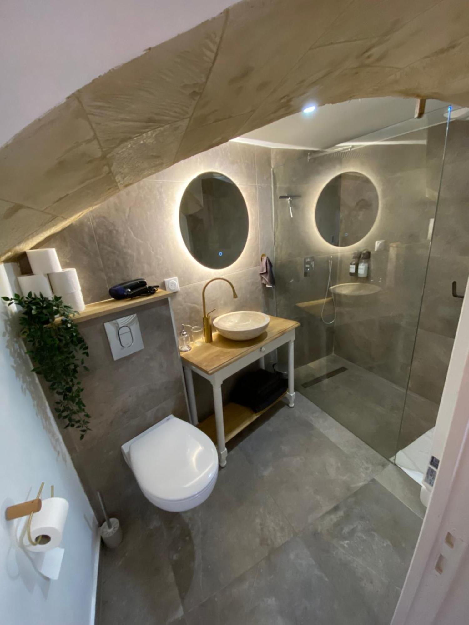Suite Atypique En Plein Centre De Pontoise Exteriör bild
